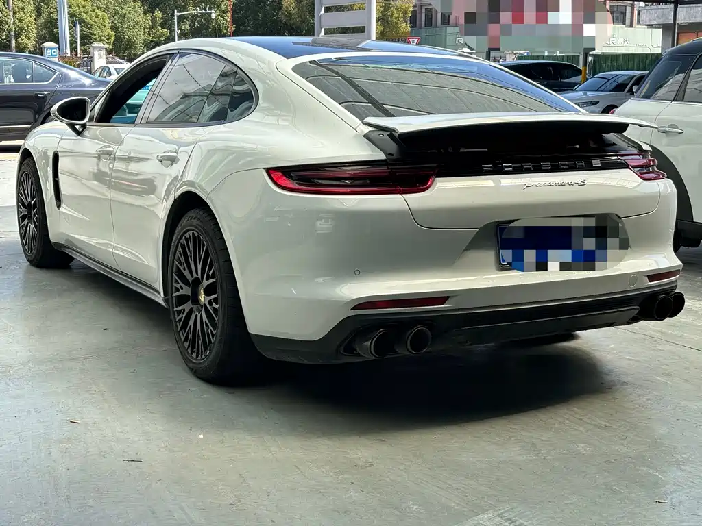 PORSCHE PANAMERA