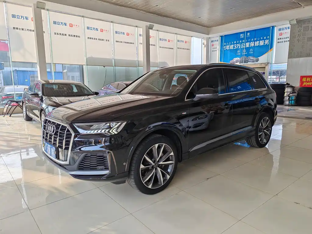 AUDI Q7