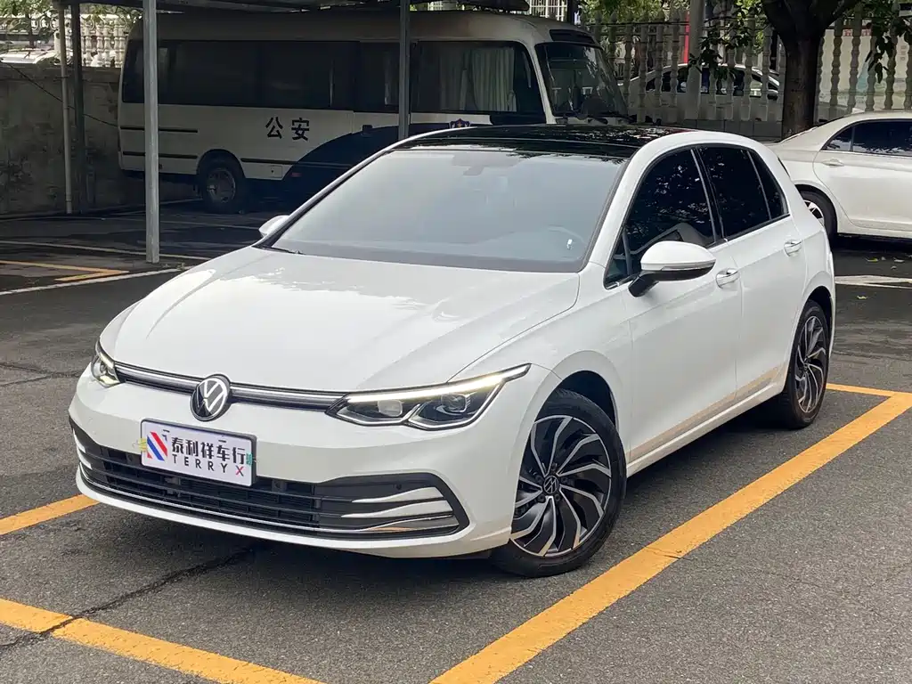 Volkswagen Golf 2023 200TSI DSG Pro