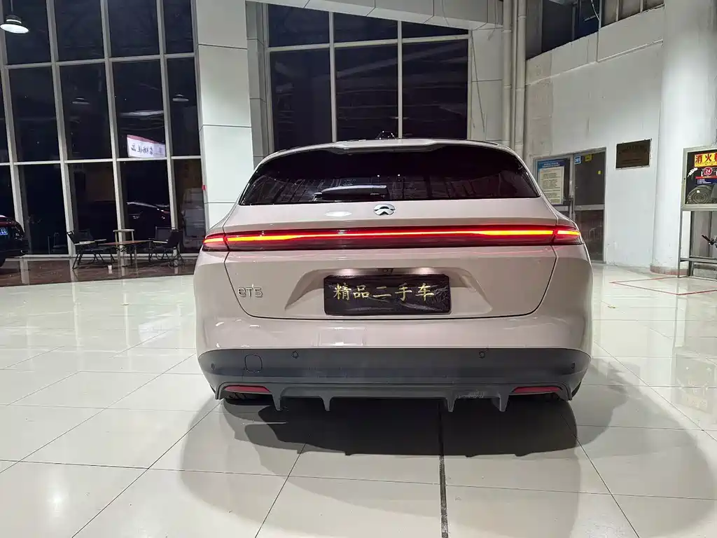 NIO NIO ET5T