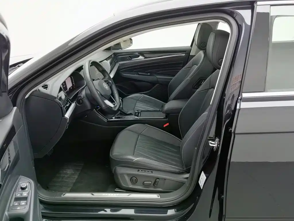 Volkswagen Passat 2023 330TSI Luxury
