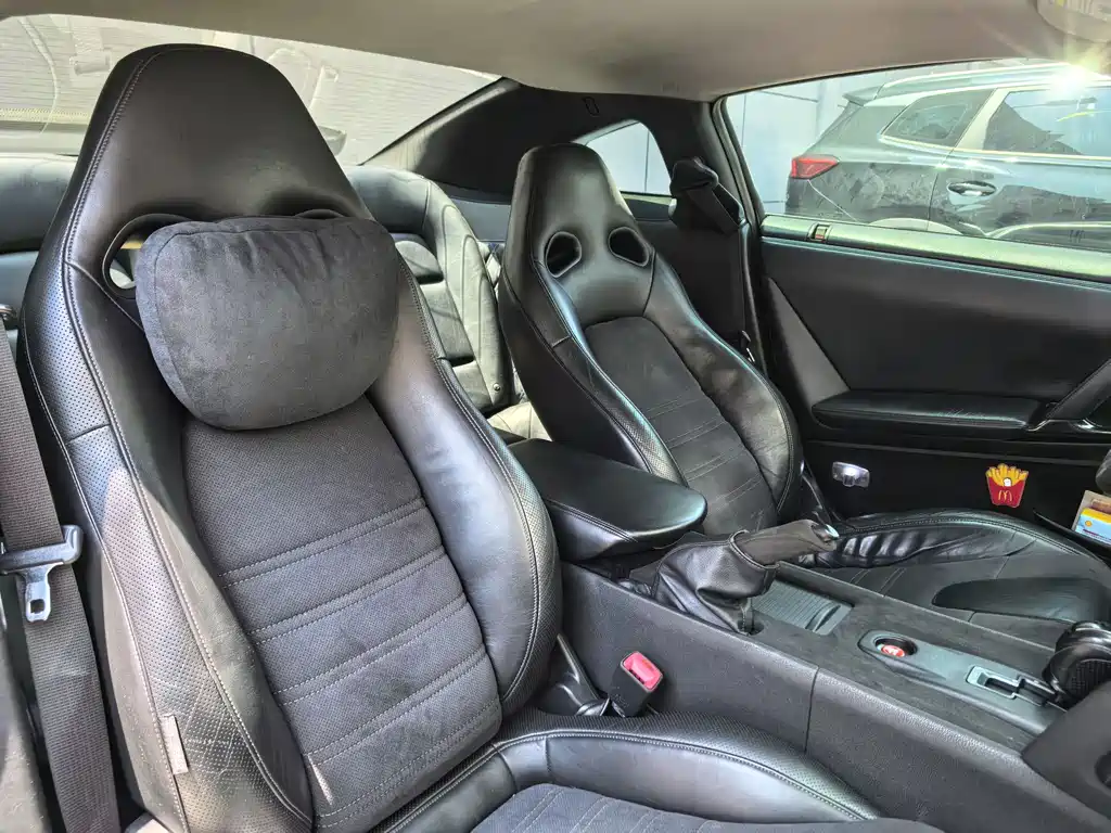 Nissan GT-R — миниатюра 5