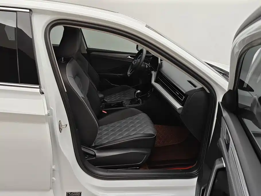 Volkswagen Sagitar 2025 300TSI DSG