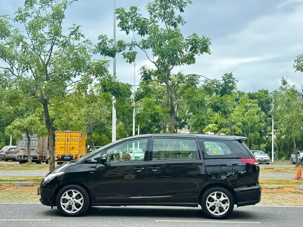Toyota Previa — миниатюра 5