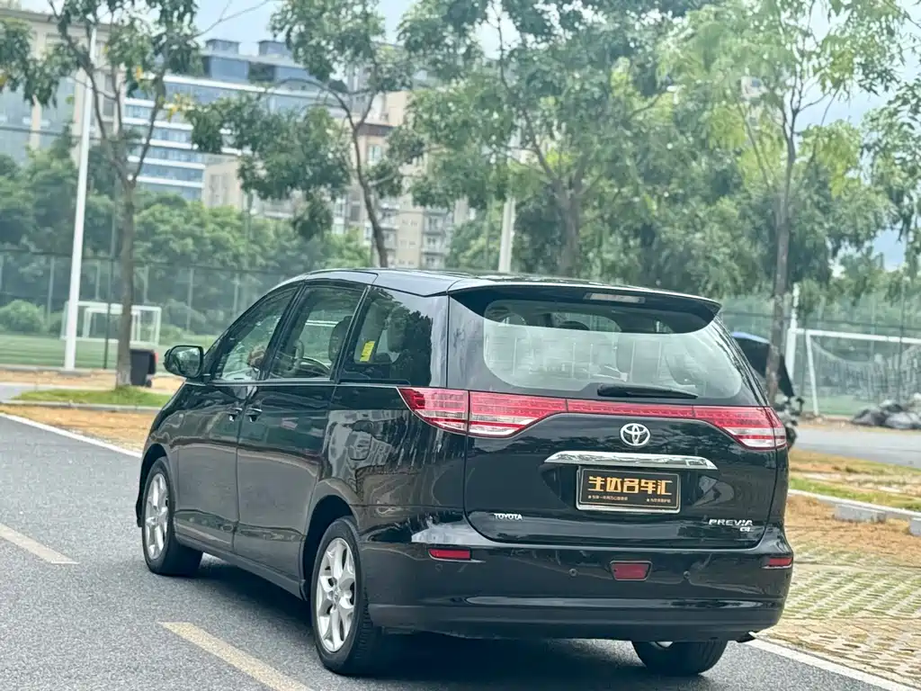 Toyota Previa — миниатюра 8