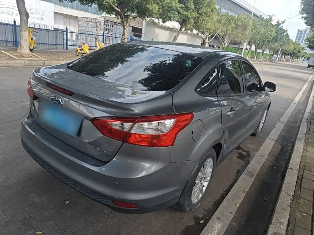 Ford Focus 2012 1.6L MT Comfort