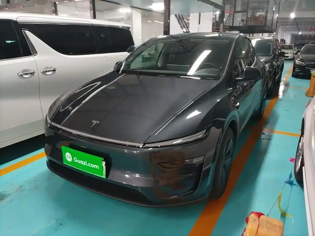 Tesla Model Y 2025