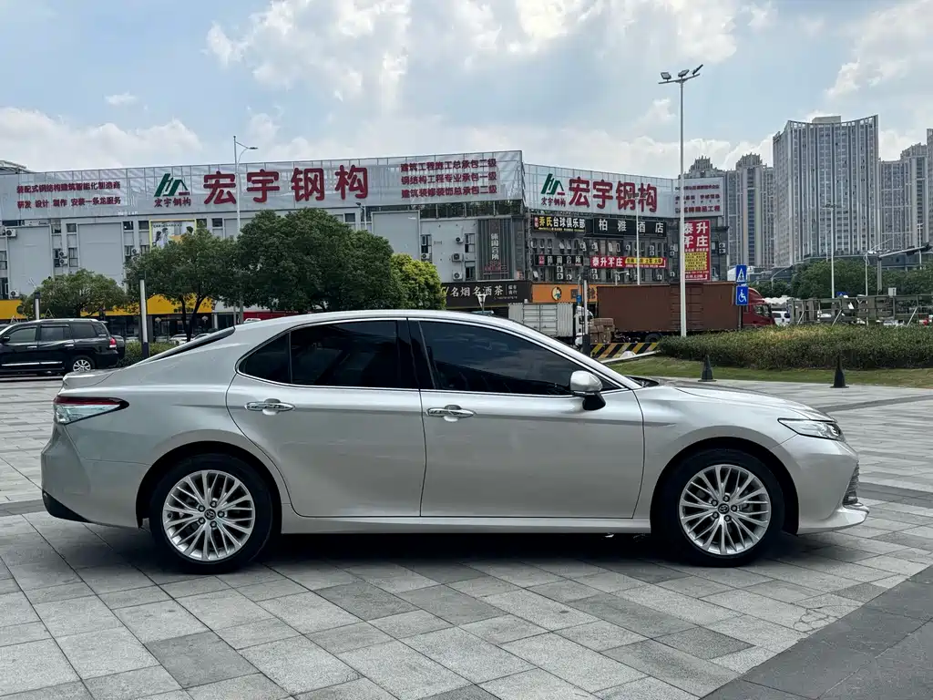 Toyota Camry — миниатюра 5