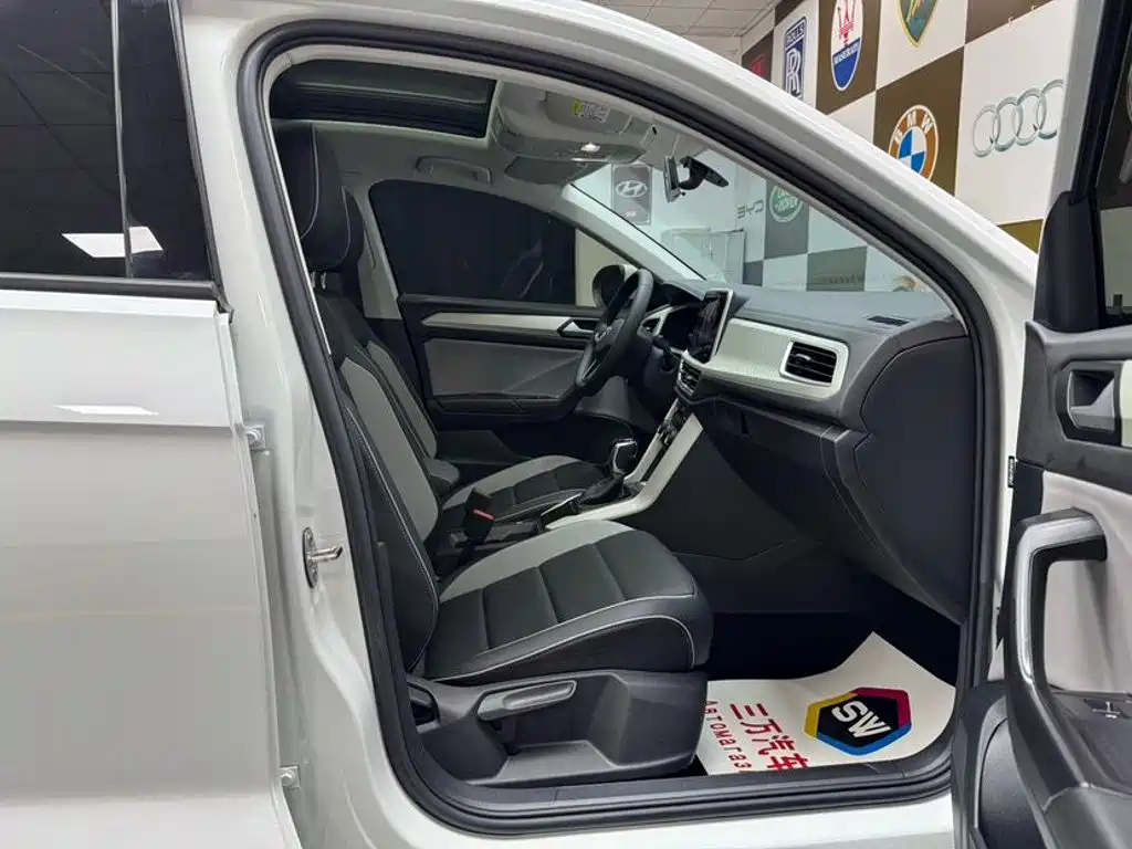 Volkswagen T-Roc — миниатюра 10