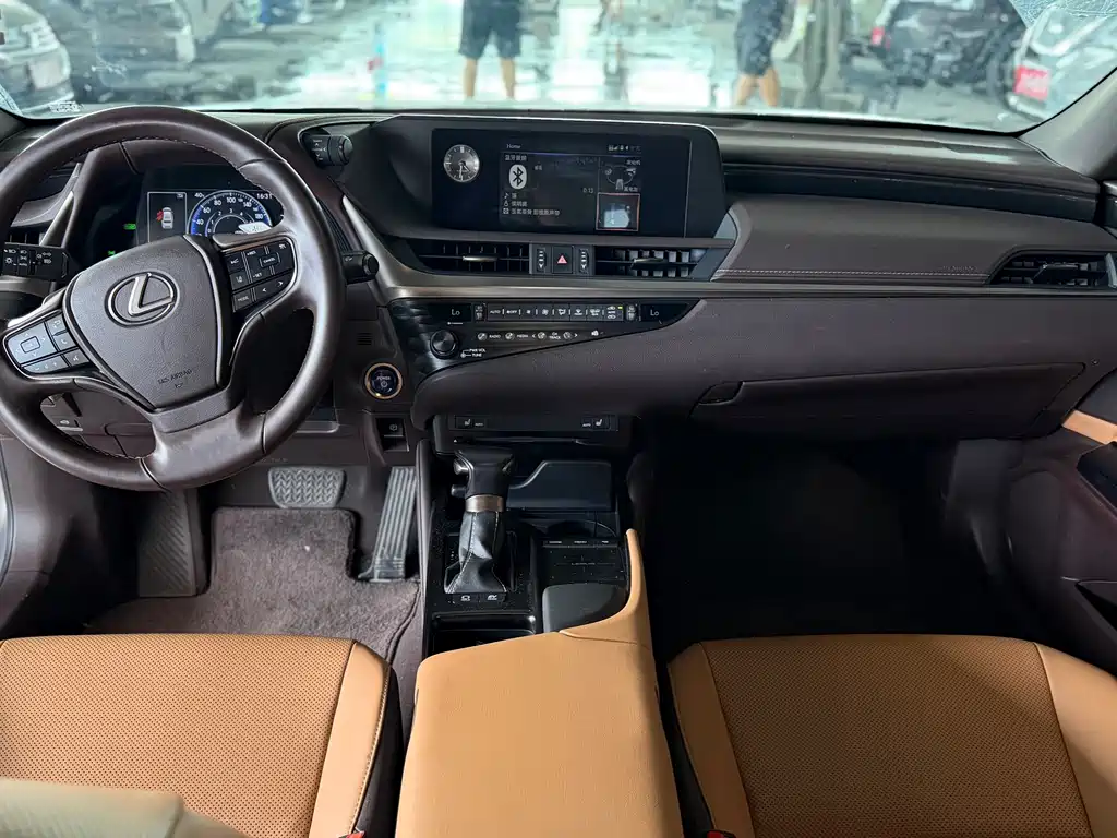 Lexus ES 2020 300h