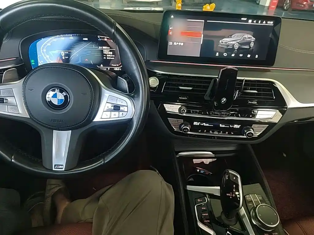 BMW 5 Series — миниатюра 10