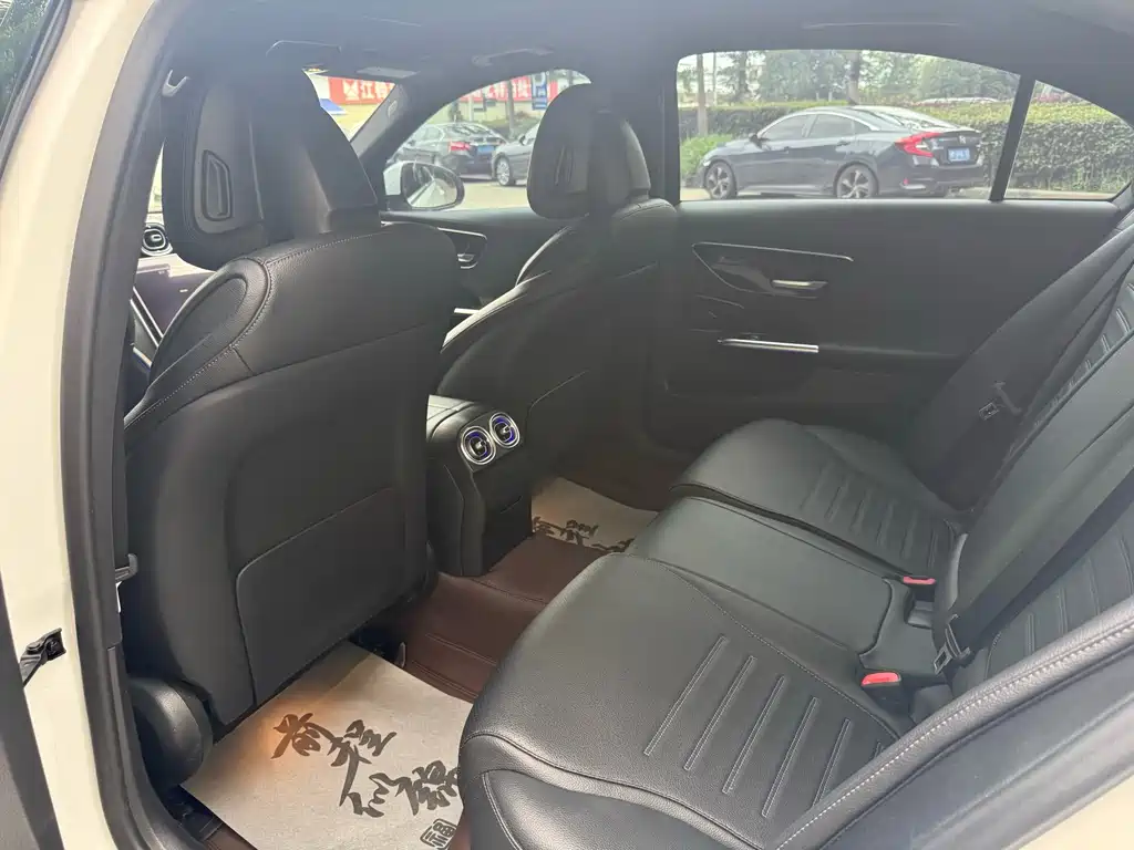 Mercedes-Benz C-Class — миниатюра 5