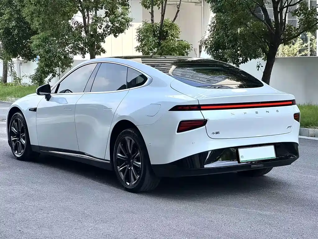 XPeng P7 — миниатюра 6