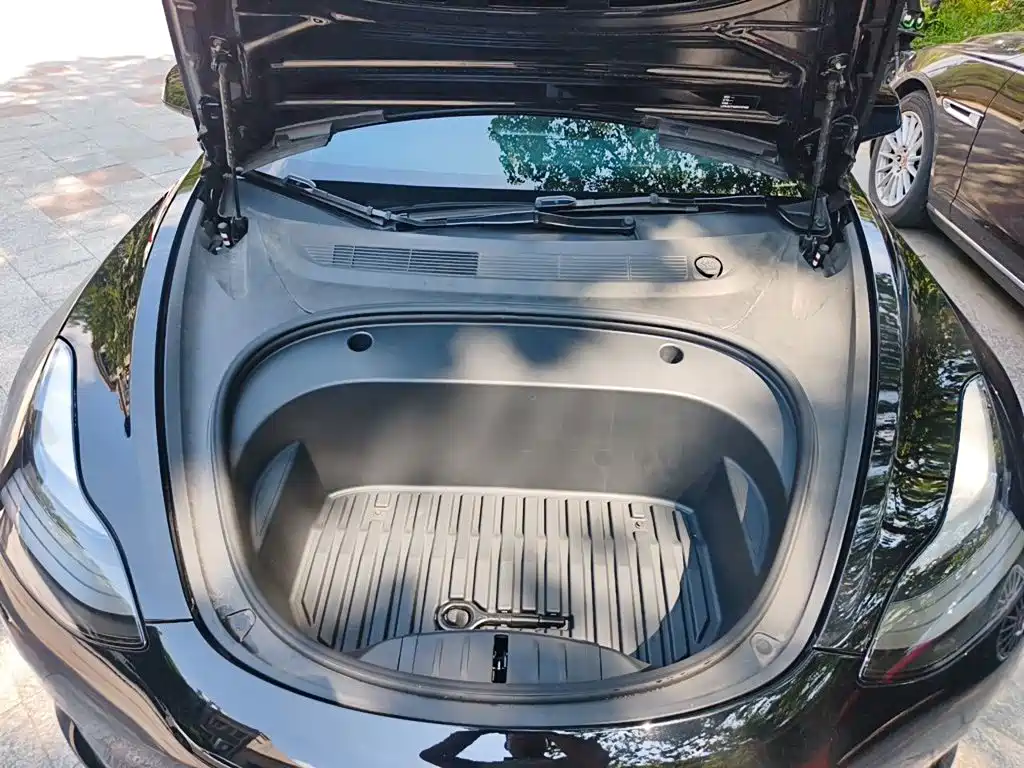 Tesla Model 3 — миниатюра 16