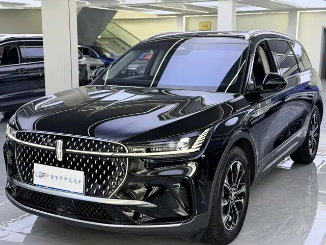 LINCOLN NAVIGATOR 2023