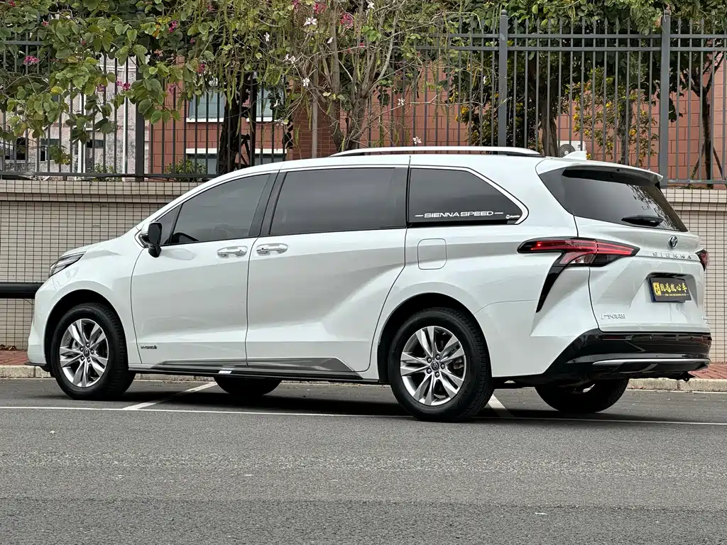 TOYOTA SIENNA