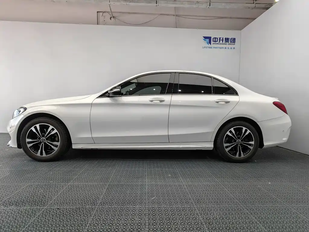Mercedes-Benz C-Class — миниатюра 7