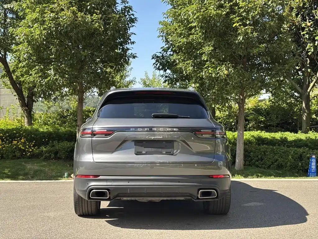 Porsche Cayenne — миниатюра 6
