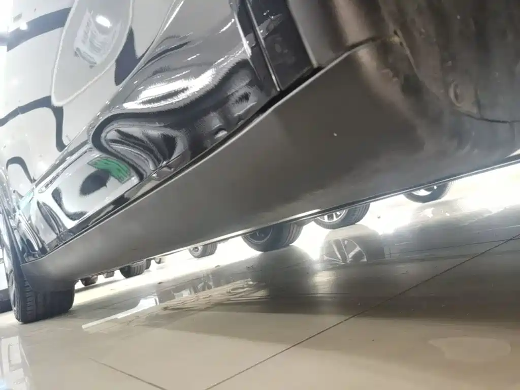 Tesla Model Y — миниатюра 21
