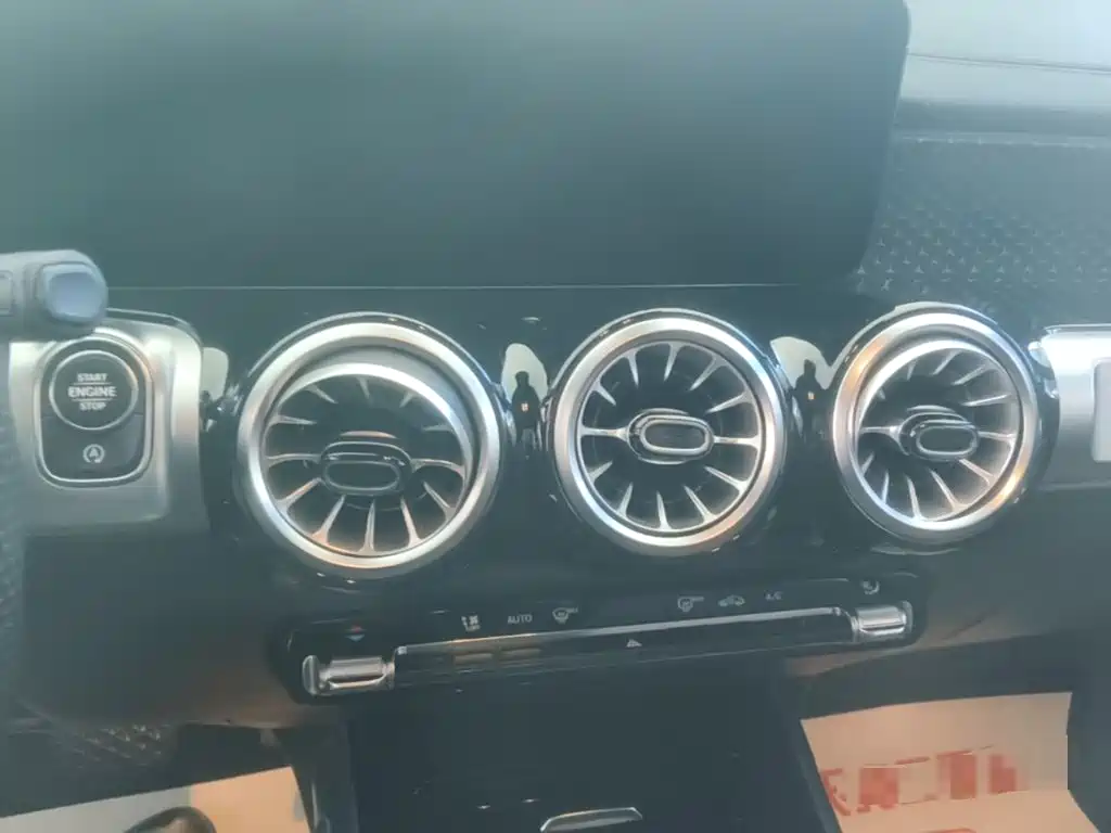 Mercedes-Benz GLB — миниатюра 13