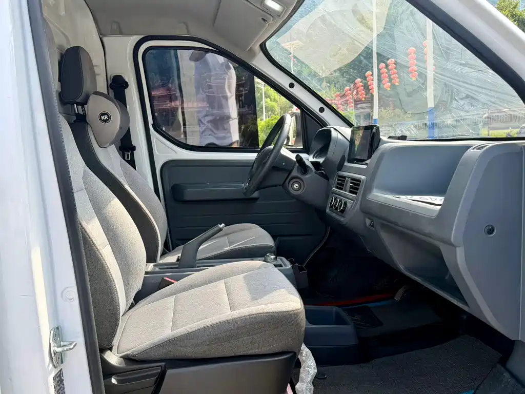 Wuling Yangguang — миниатюра 14