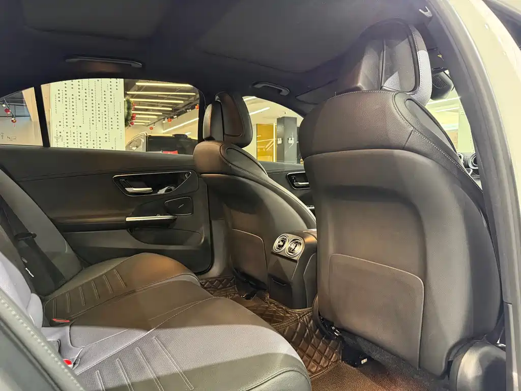 Mercedes-Benz C-Class — миниатюра 11