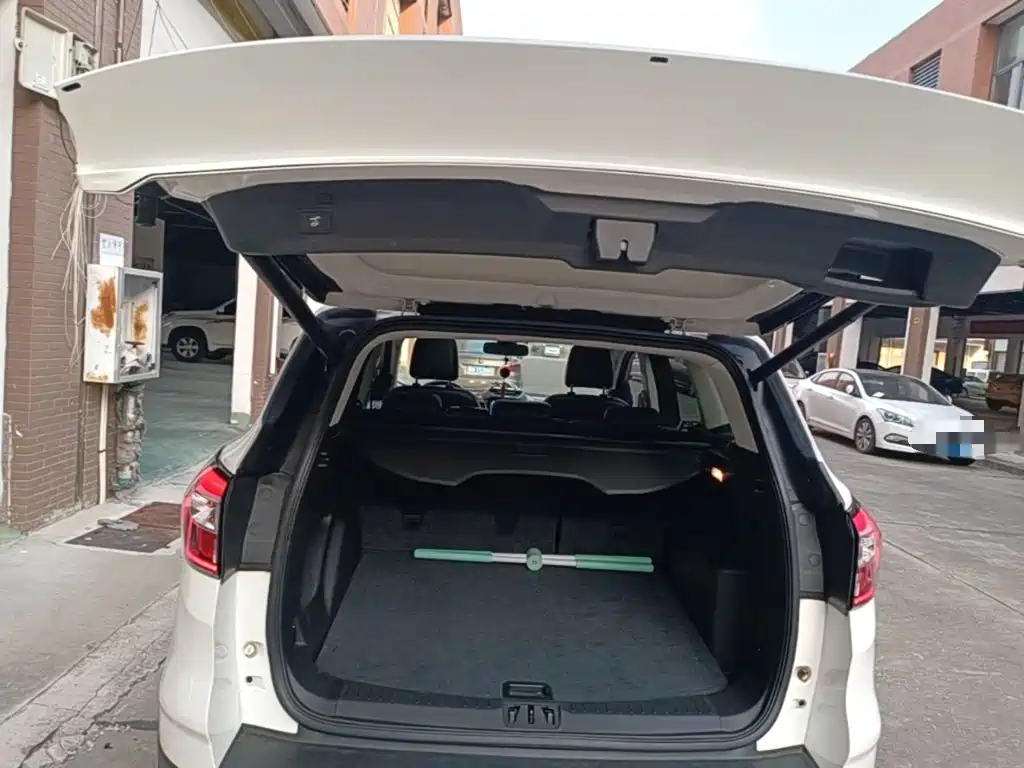 Ford Kuga — миниатюра 19