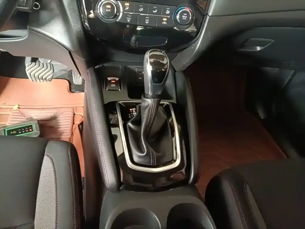 Nissan Qashqai — миниатюра 14