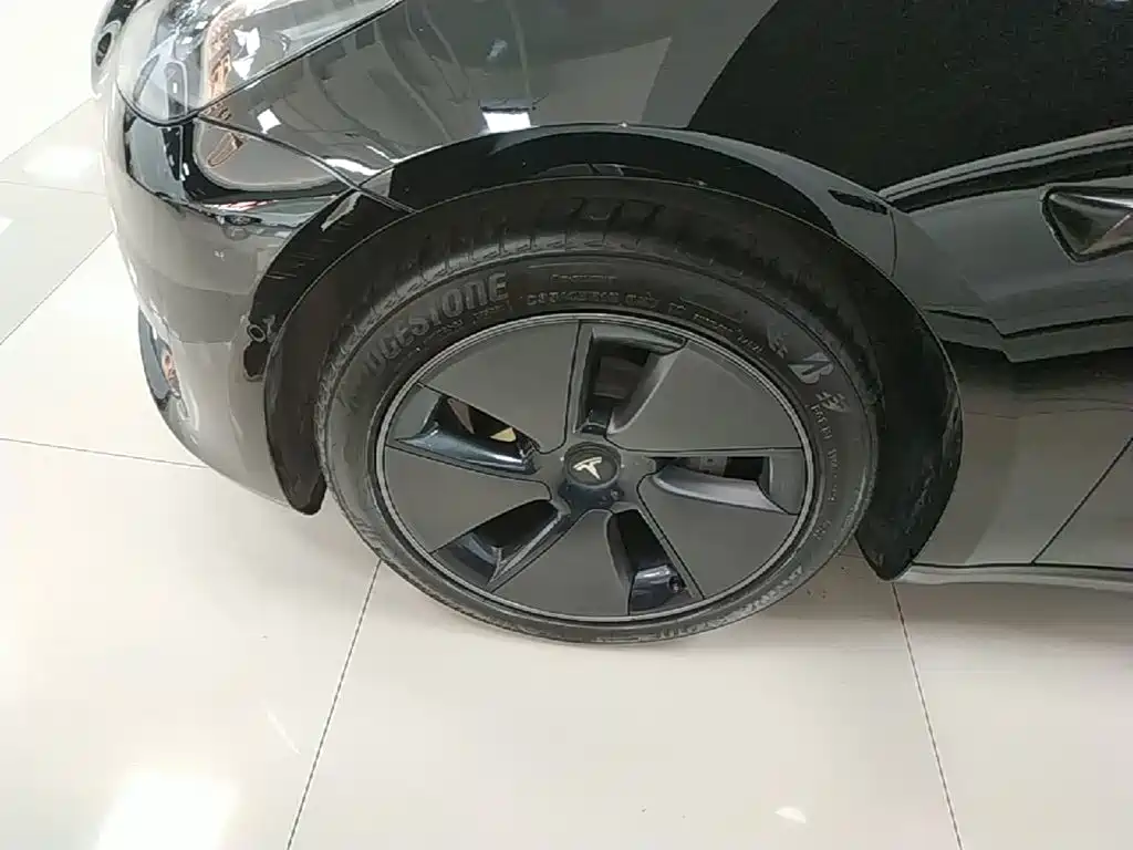 Tesla Model 3 — миниатюра 23