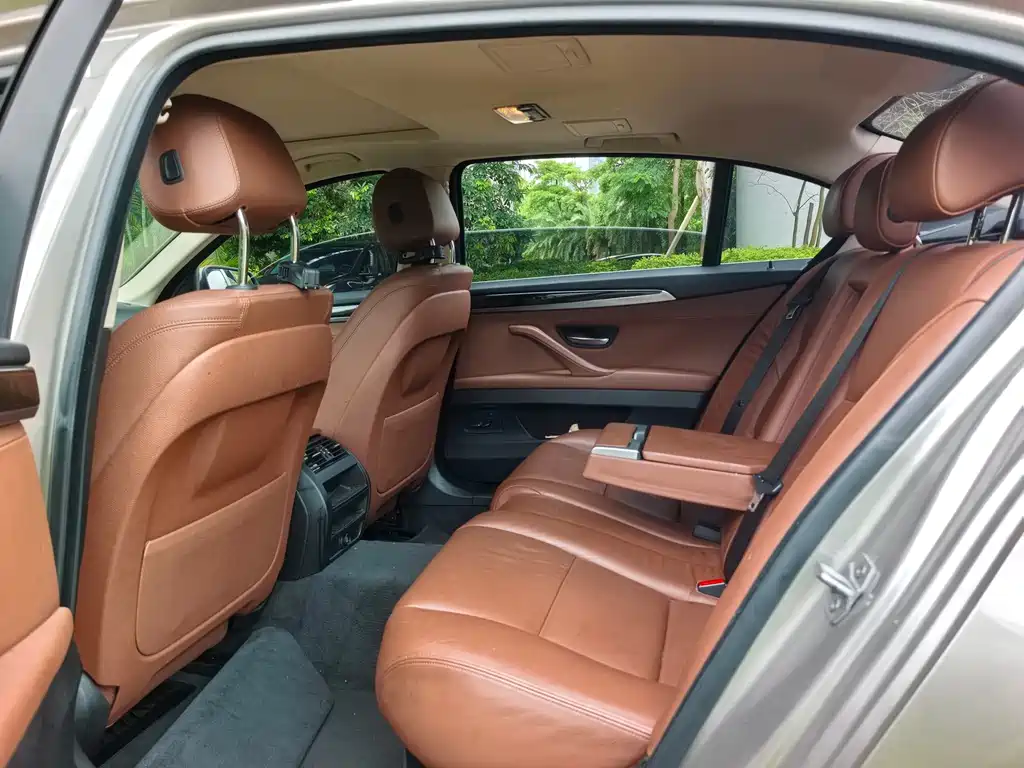 BMW 5 Series — миниатюра 9