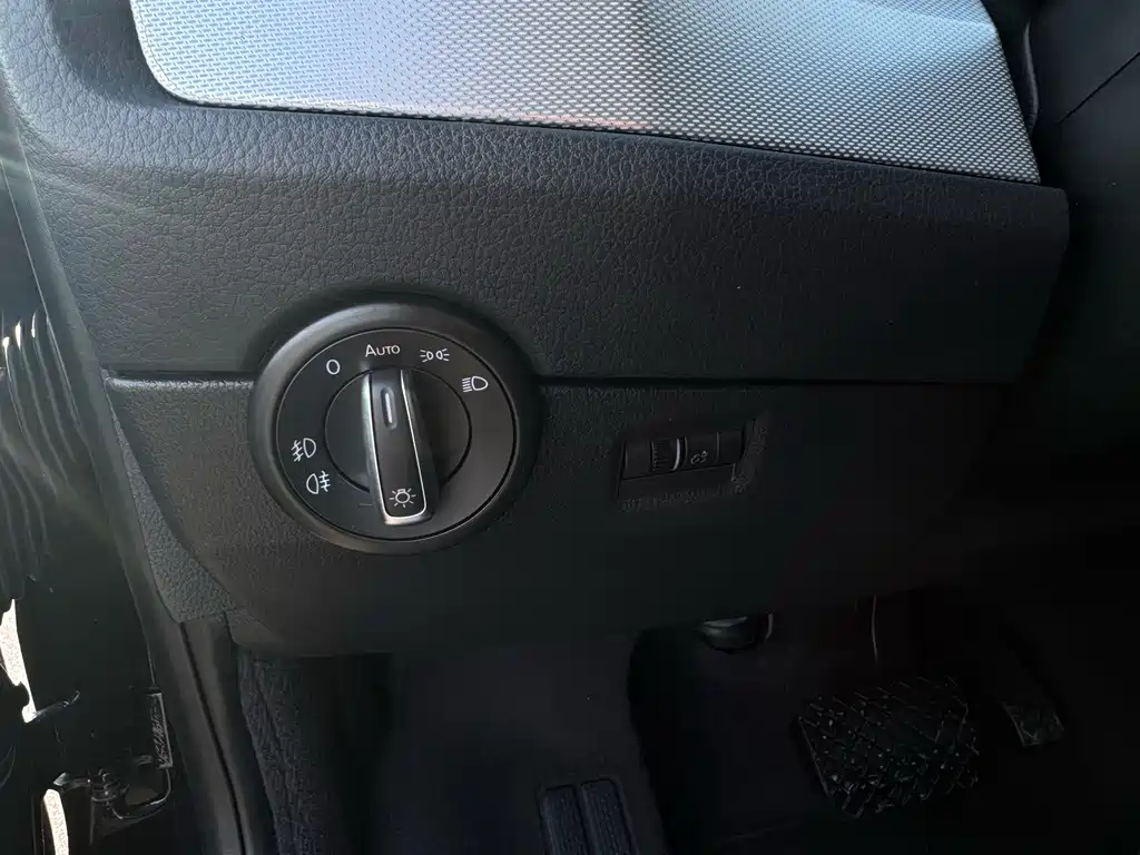 Volkswagen Multivan — миниатюра 23