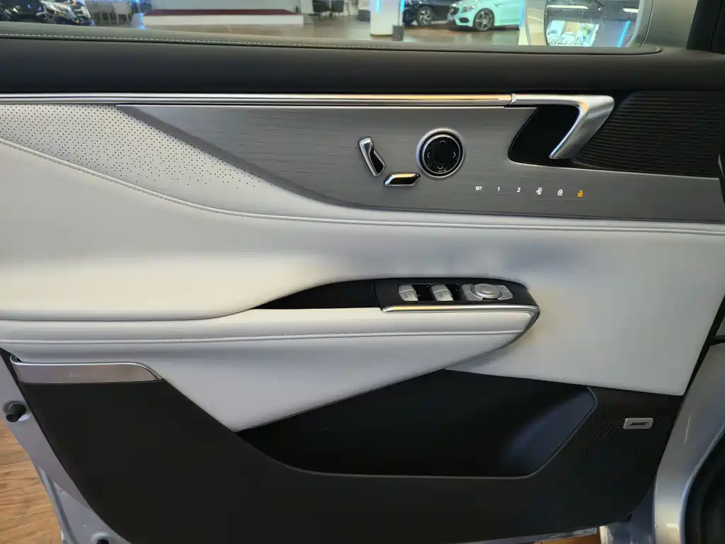 Buick GL8 Hybrid LandKing Luxury Enjoy Edition 7 seats, фото 31