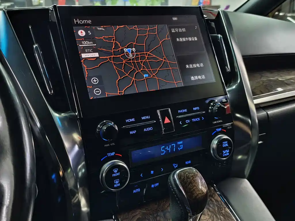 Toyota Alphard — миниатюра 11