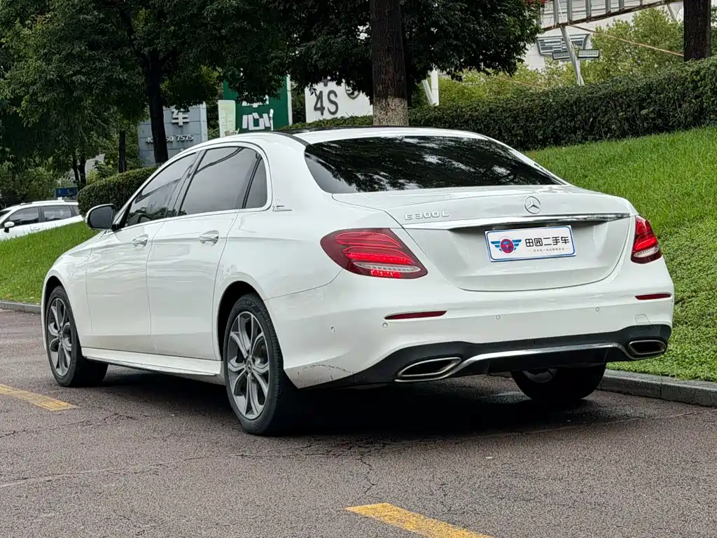 Mercedes-Benz E-Class — миниатюра 4