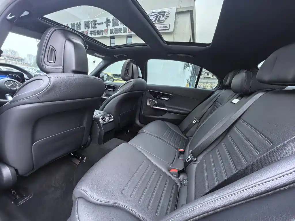 Mercedes-Benz C-Class — миниатюра 7