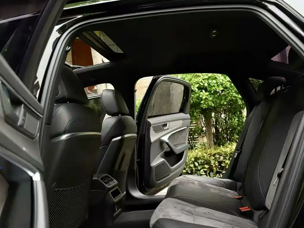 Audi A6L - фото 12