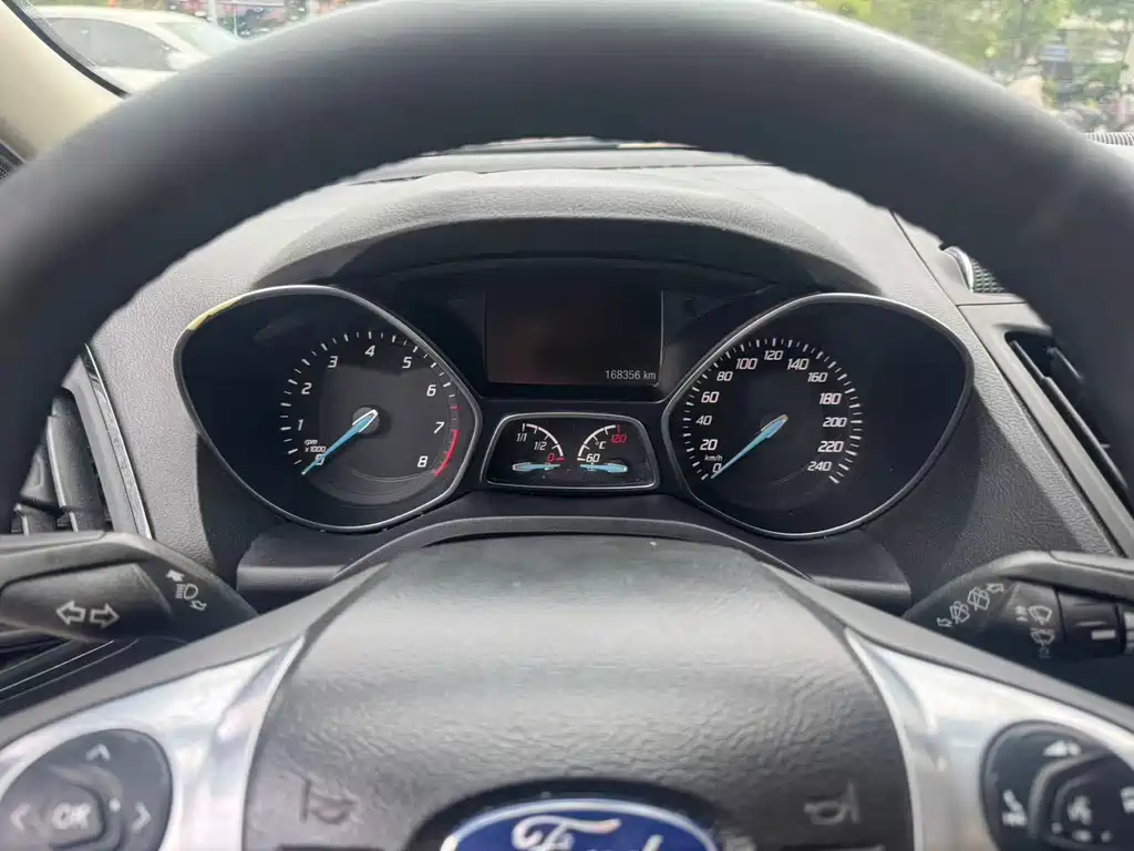 Ford Kuga — миниатюра 26