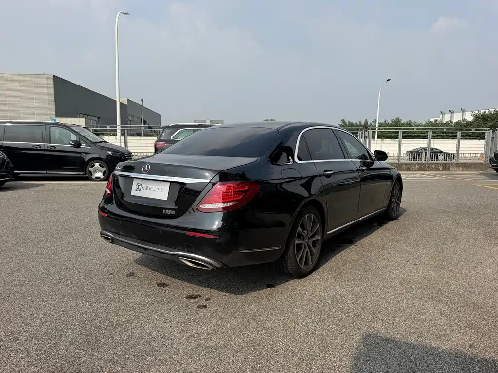 Mercedes-Benz E-Class — миниатюра 19