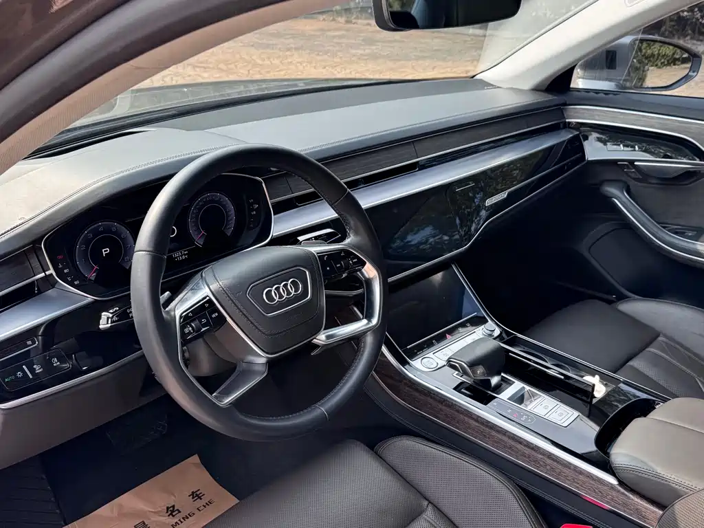AUDI A8