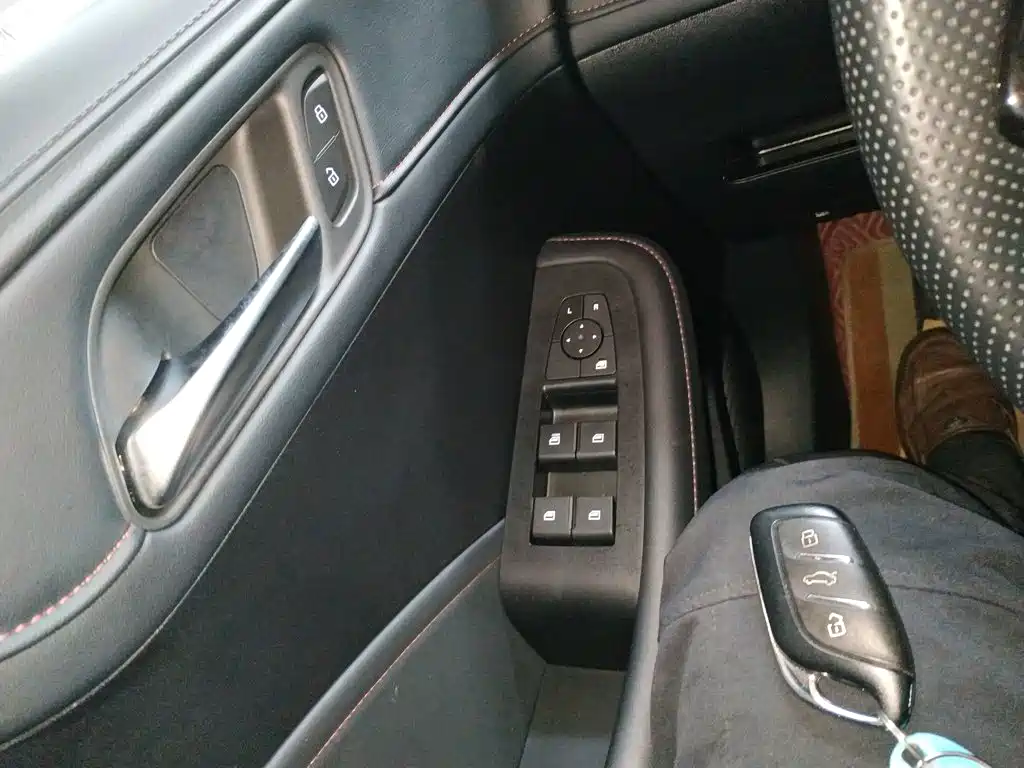 Roewe i5 — миниатюра 9