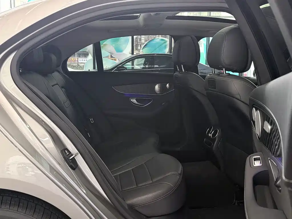 Mercedes-Benz C-Class — миниатюра 9