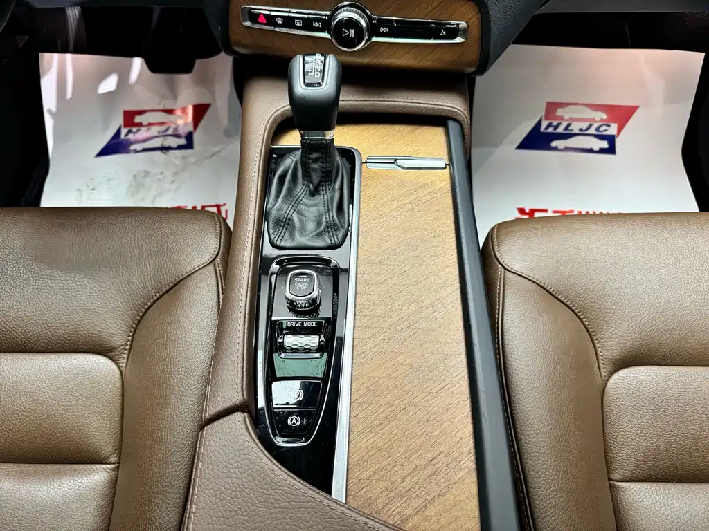 Volvo XC90 — миниатюра 12