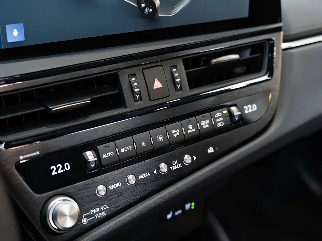 Lexus ES — миниатюра 17