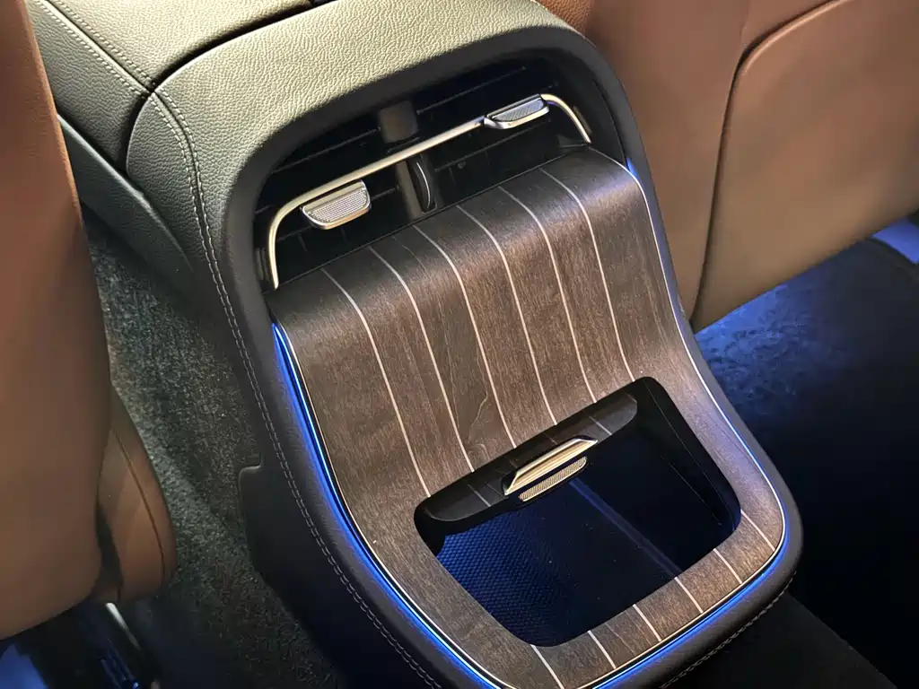 Mercedes-Benz E-Class — миниатюра 12