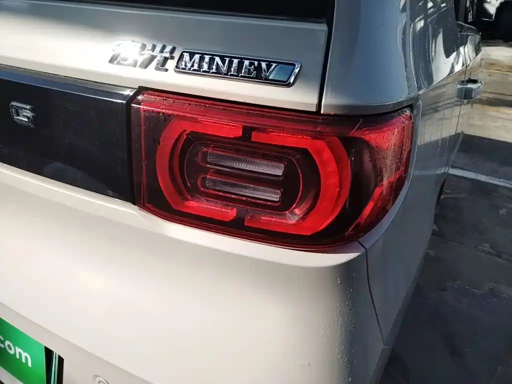 Wuling MINIEV — миниатюра 8