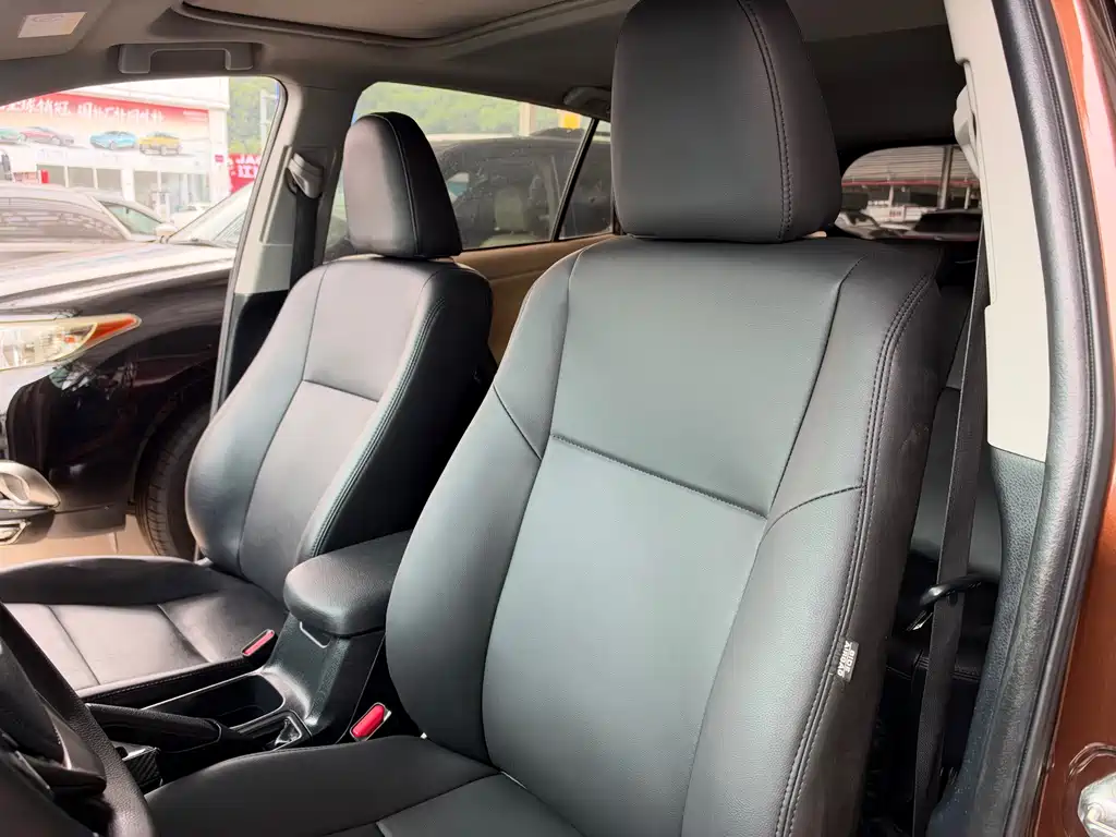 Toyota RAV4 — миниатюра 7