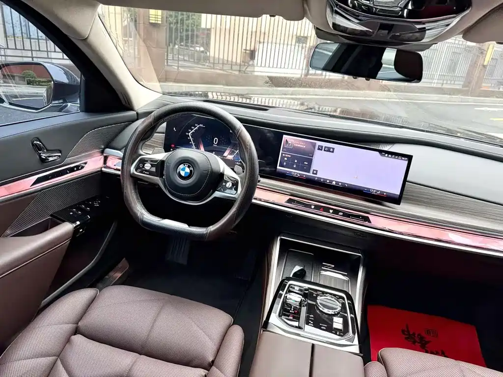 BMW 7 Series — миниатюра 4