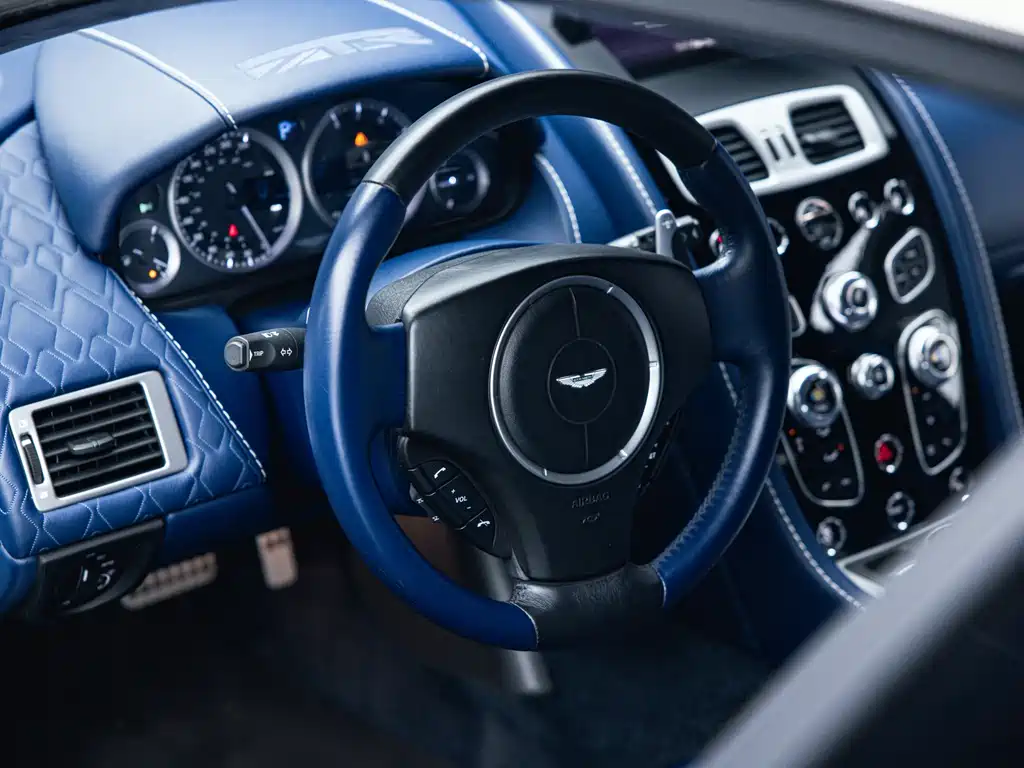 Aston Martin Rapide — миниатюра 14