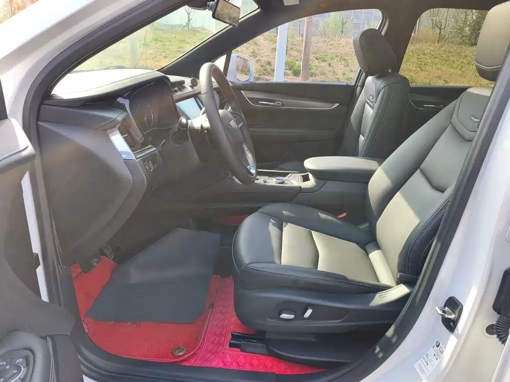 Cadillac XT6 2020 28T мест