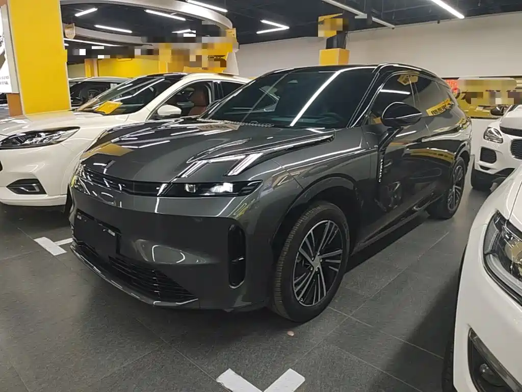 Lynk & Co 08 EM-P